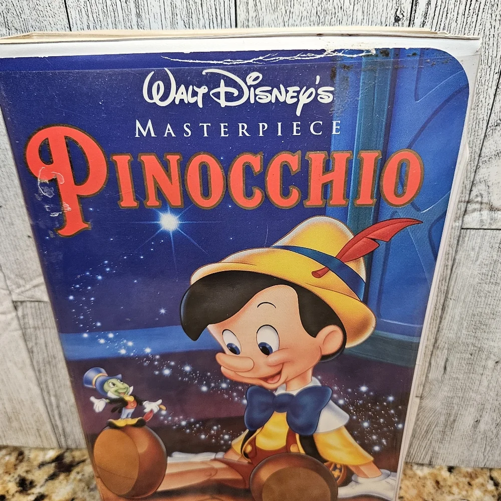 Disney Pinocchio Clamshell VHS Movie 1993 Walt Disney's Masterpiece Restored